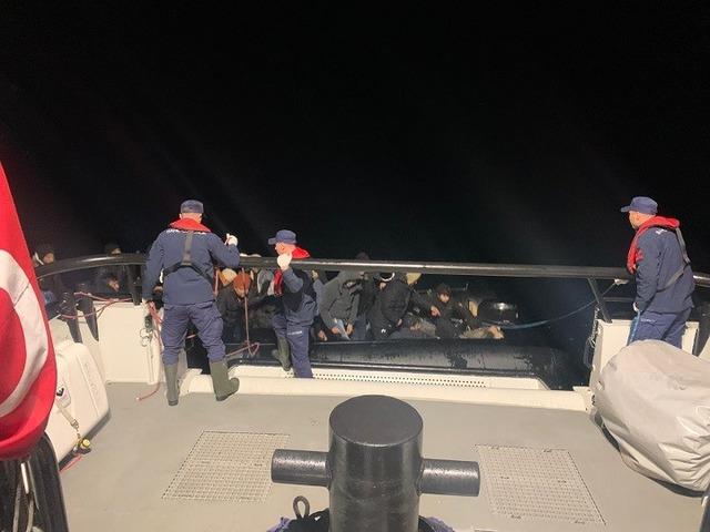 İzmir açıklarında 68 düzensiz göçmen kurtarıldı 1