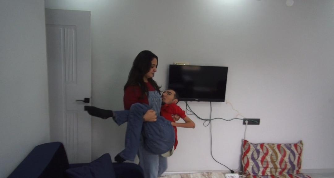 Ne ellerini ne de ayaklarını kullanabiliyor: 20 yılda 16 kitap çıkardı! 4