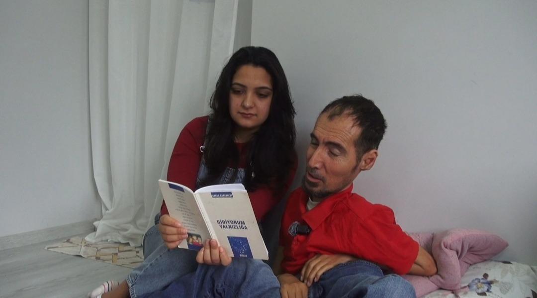 Ne ellerini ne de ayaklarını kullanabiliyor: 20 yılda 16 kitap çıkardı! 2