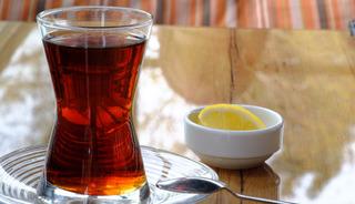 &Ccedil;aya limon atmak faydalı mı? 