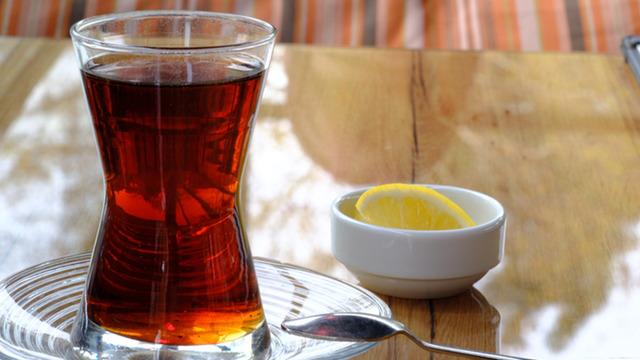 Çaya limon atmak faydalı mı? Yeni bir faydası ortaya çıktı! 
