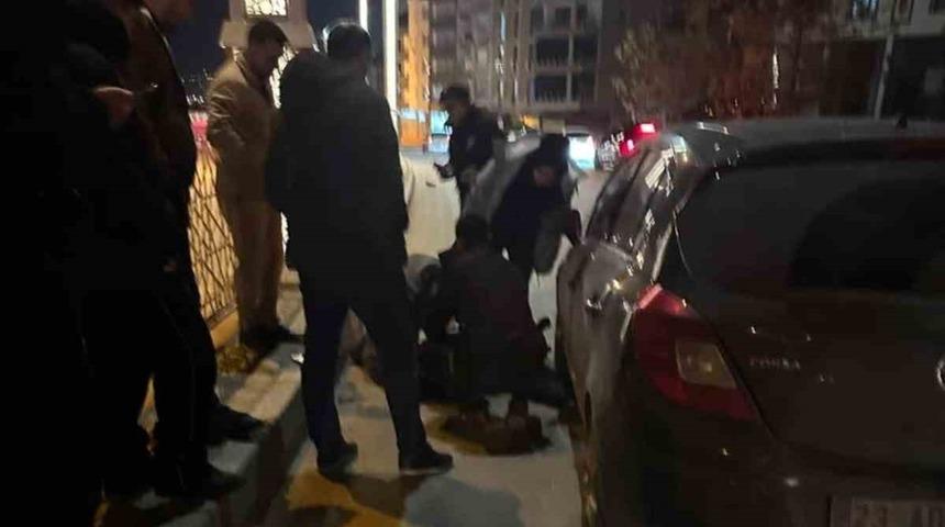 Elazığ&rsquo;da otomobilin &ccedil;arptığı adam hayatını kaybetti