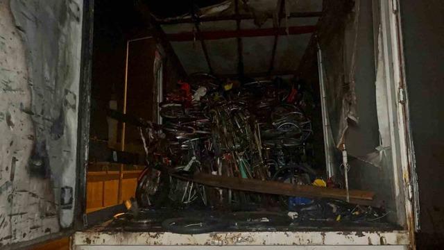 Bisiklet yüklü kamyonda çıkan yangının sebebi araştırılıyor 4