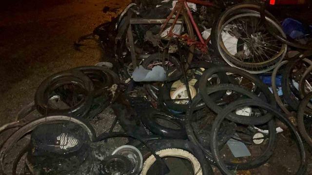 Bisiklet yüklü kamyonda çıkan yangının sebebi araştırılıyor 3