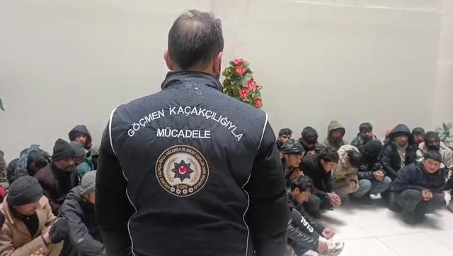 Amasya’da tırdan 42 kaçak göçmen çıktı 2