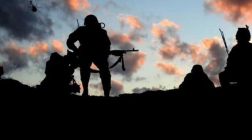 Suriye sınırında nöbet tutan askerlere ateş açıldı!