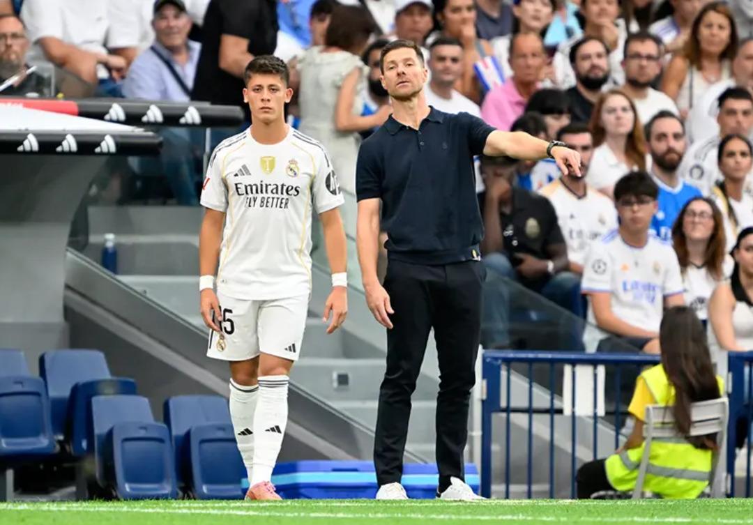 Arda Güler ve Xabi Alonso birbirine girdi: Soyunma odasında "İhanet" sesleri! 3