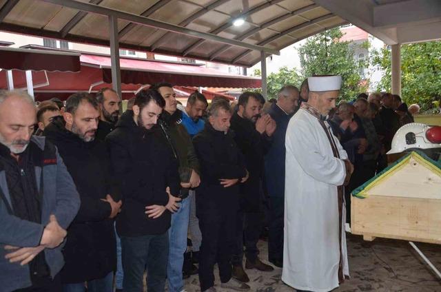 Sivas’ta göçük altında can veren şantiye müdürü, Bafra’da defnedildi 3