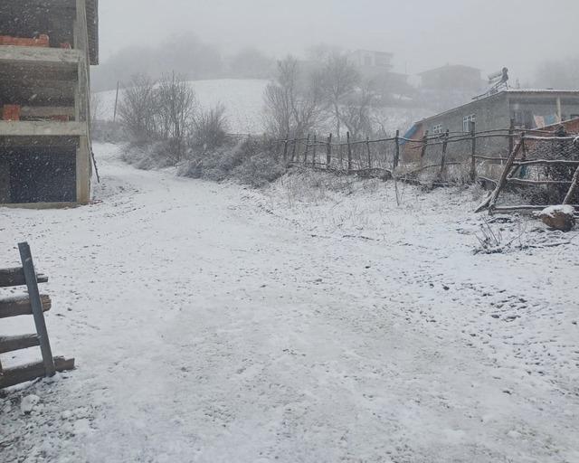 Vezirk&ouml;pr&uuml;&rsquo;de mevsimin ilk kar yağışı 1