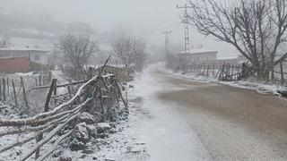 Vezirköprü’de mevsimin ilk kar yağışı