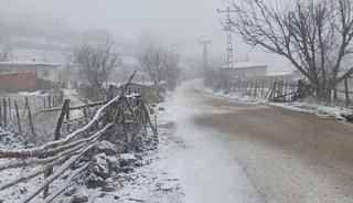 Vezirk&ouml;pr&uuml;&rsquo;de mevsimin ilk kar yağışı