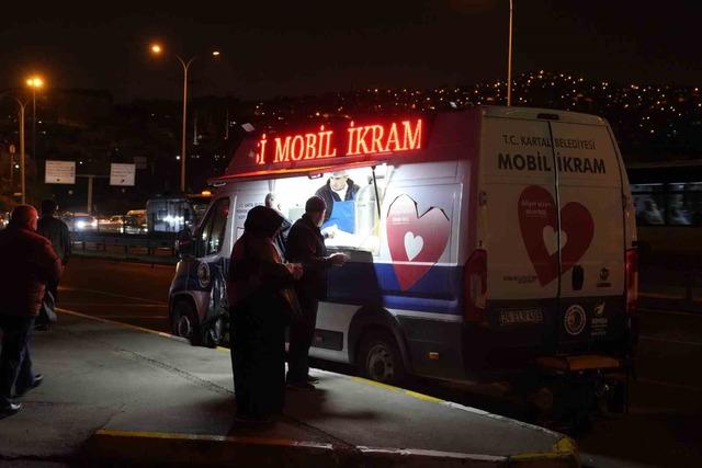 Kartal Belediyesi’nden vatandaşlara sıcak çorba ikramı 2