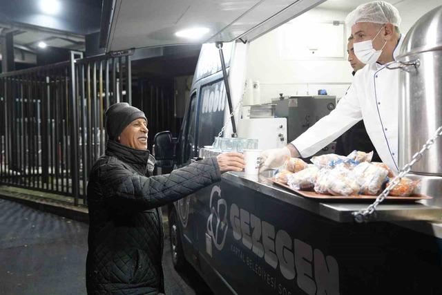 Kartal Belediyesi’nden vatandaşlara sıcak çorba ikramı 1