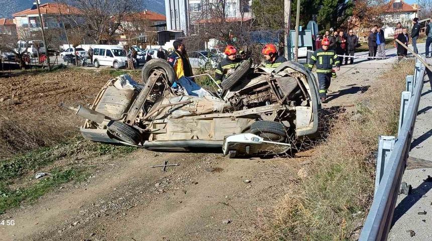 İki aracın &ccedil;arpıştığı kazada yaşlı s&uuml;r&uuml;c&uuml; hayatını kaybetti