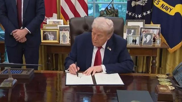 Trump, fentanili kitle imha silahı ilan eden kararnameyi imzaladı