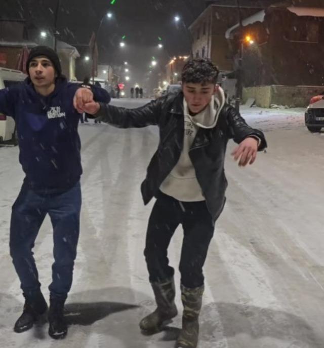 Giresun&rsquo;da sahilde yağmur, y&uuml;ksek kesimlerinde kar yağışı etkili oluyor 1