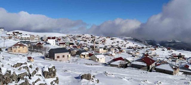 Giresun&rsquo;da sahilde yağmur, y&uuml;ksek kesimlerinde kar yağışı etkili oluyor 3