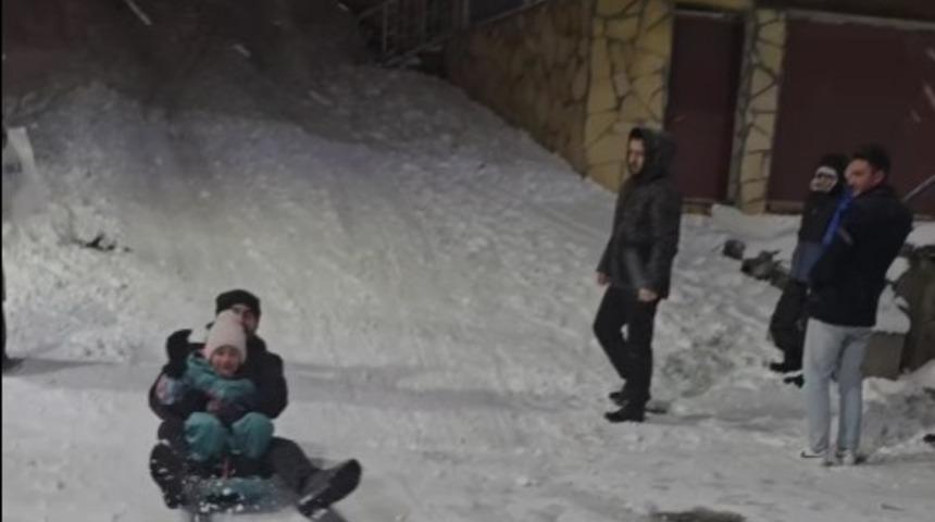 Giresun&rsquo;da sahilde yağmur, y&uuml;ksek kesimlerinde kar yağışı etkili oluyor