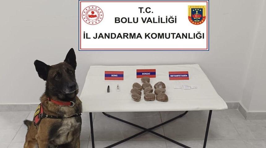 Bolu&rsquo;da otomobilde zulalanmış uyuşturucuya 2 g&ouml;zaltı