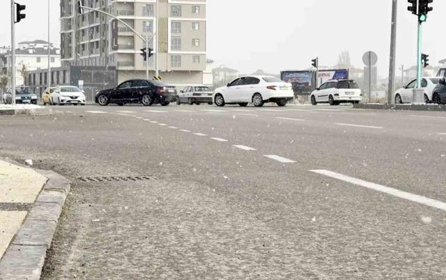 Aksaray merkeze mevsimin ilk karı yağdı 1