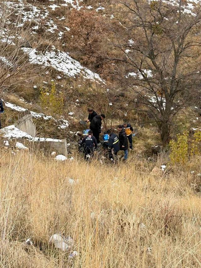 Yozgat’ta motosikletli sürücü şarampole yuvarlandı 1