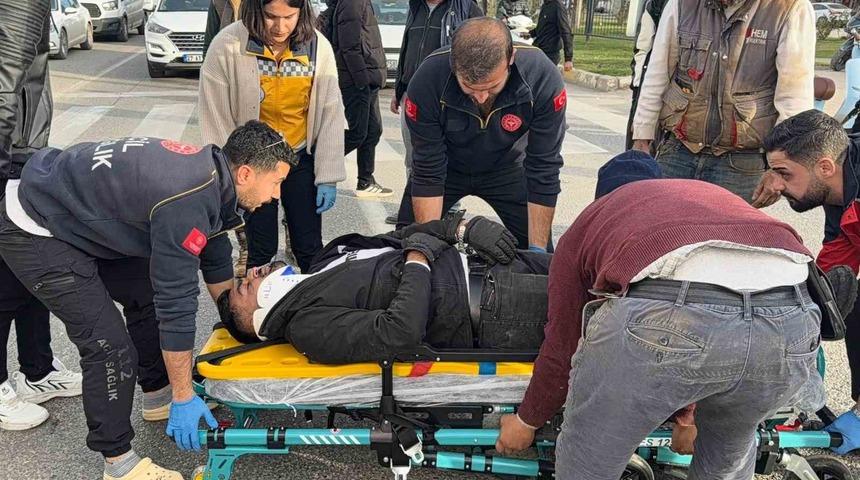 Yayaya &ccedil;arpmamak i&ccedil;in motosikleti devirdi: 1 yaralı