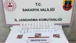Uyuşturucu ve uyarıcı madde satacağı tespit edilen ş&uuml;pheliyi jandarma yakaladı