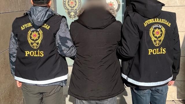 Polis 3 farklı suçtan hapis cezası ile aranan şahsı yakaladı