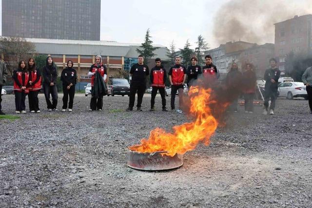Ümraniye Belediyesi’nden liselerde arama kurtarma eğitimi 2