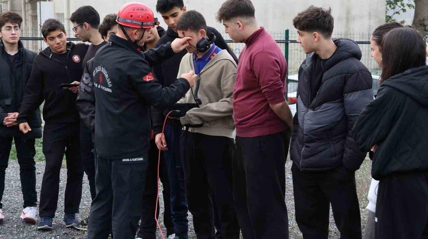 &Uuml;mraniye Belediyesi&rsquo;nden liselerde arama kurtarma eğitimi