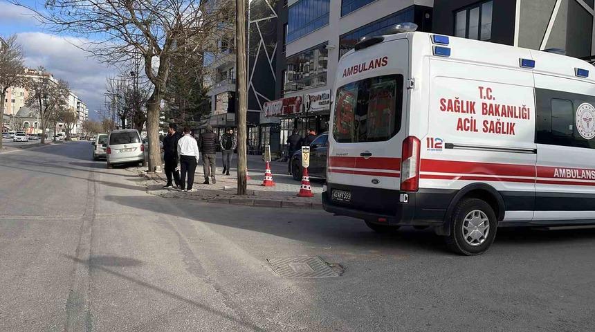 Kiracı, d&uuml;kkan sahibini g&ouml;ğs&uuml;nden bı&ccedil;akladı