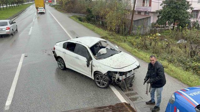 Samsun’da otomobil takla attı: 3 yaralı 2
