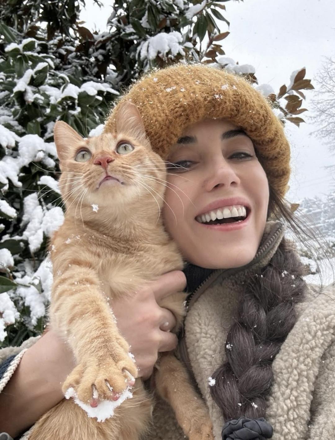 2025’in en güzel kadın oyuncuları belli oldu! Türkiye nin en güzel kadın oyuncusu kim seçildi? 8