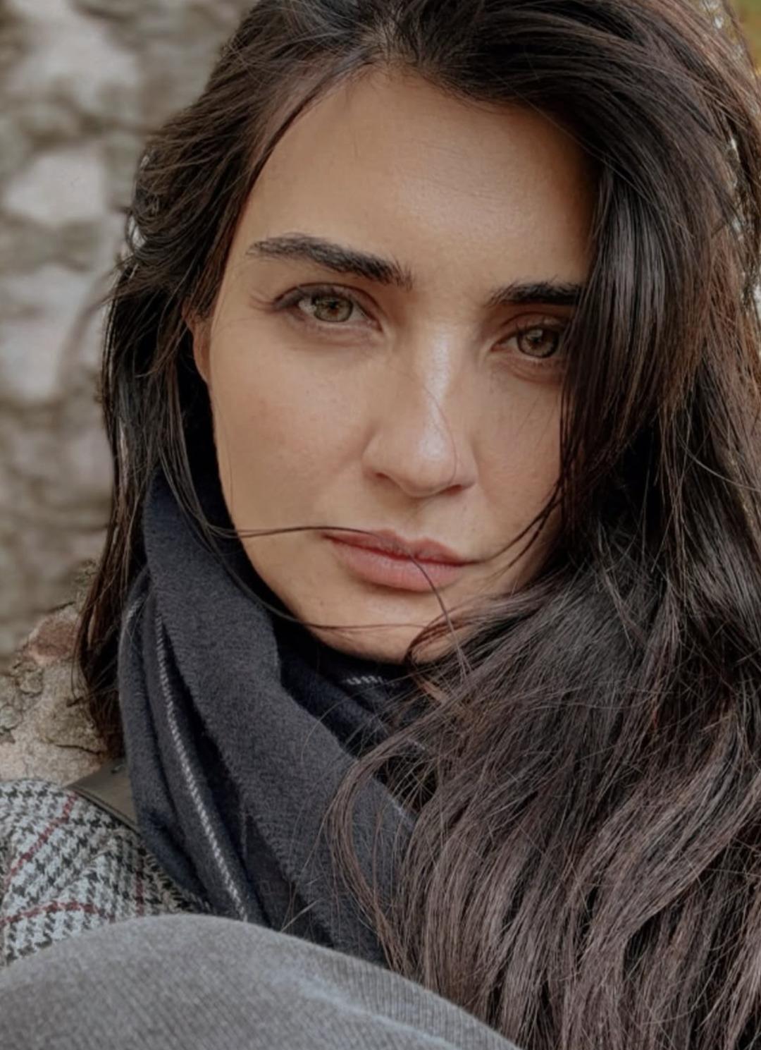 2025’in en güzel kadın oyuncuları belli oldu! Türkiye nin en güzel kadın oyuncusu kim seçildi? 10