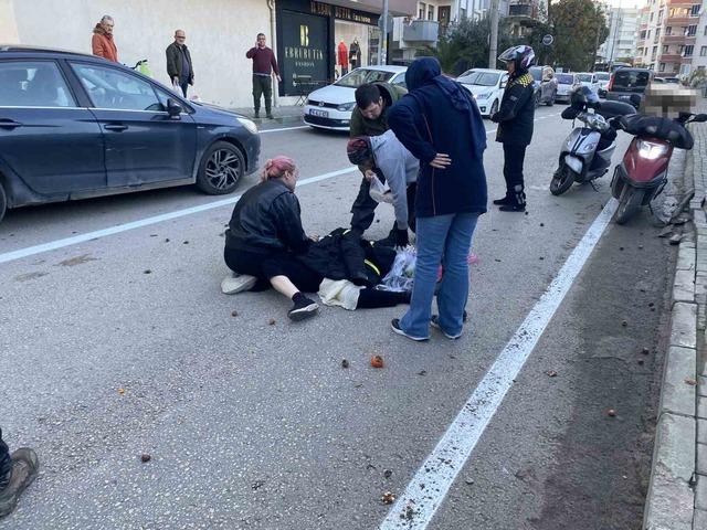 Motosikletin çarptığı kadın yaralandı 2
