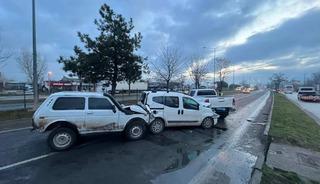 Bolu&rsquo;da 4 ara&ccedil; zincirleme kazaya karıştı, trafik kilitlendi