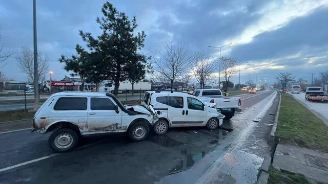Bolu’da 4 araç zincirleme kazaya karıştı, trafik kilitlendi