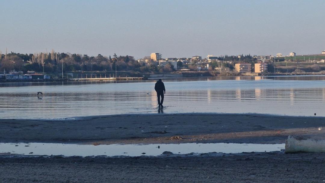 Tekirdağ da tedirgin eden g&ouml;r&uuml;nt&uuml;! 20 metre &ccedil;ekildi 1