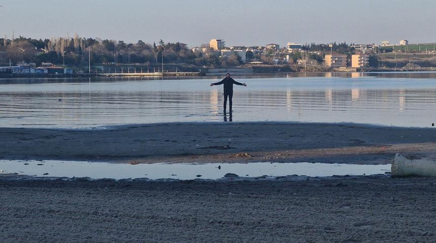 Tekirdağ'da tedirgin eden g&ouml;r&uuml;nt&uuml;! 20 metre &ccedil;ekildi