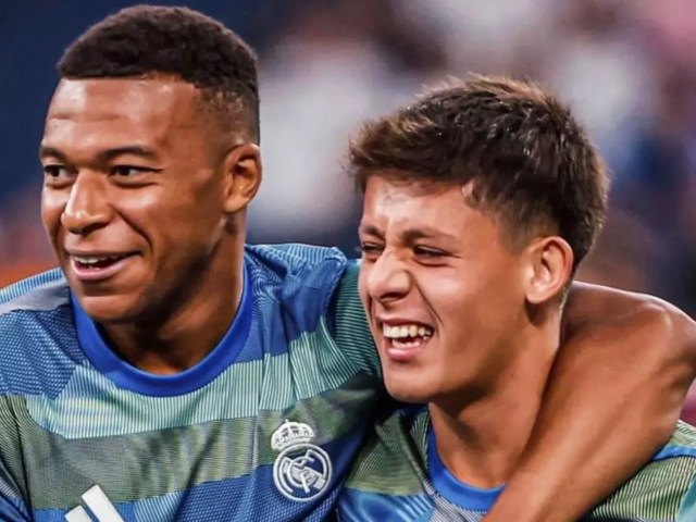 Bu paraya takım kurulur! D&uuml;nya devine tarihi ceza: B&ouml;ylesi g&ouml;r&uuml;lmedi