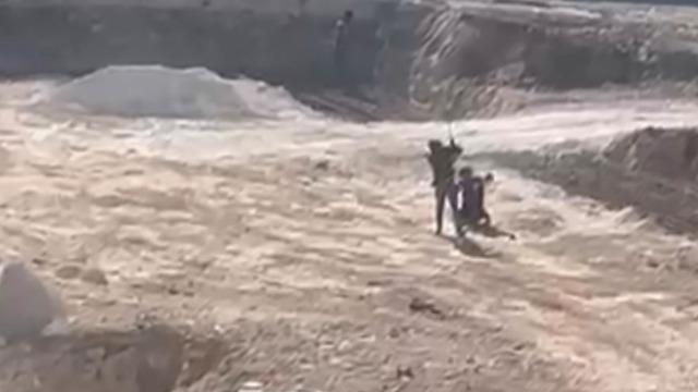 Yer: Gaziantep! İnşaatta çocuğu feci şekilde darp etti: Sosyal medyada infial yarattı