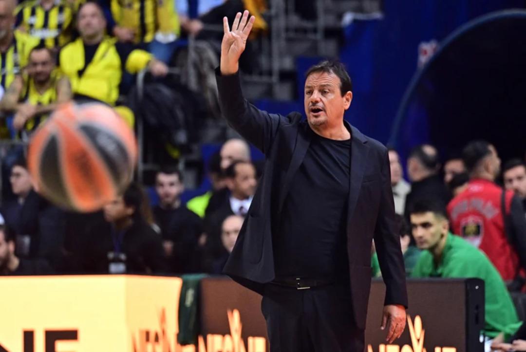 Ergin Ataman dan gece yarısı Fenerbah&ccedil;e taraftarına &ccedil;ok sert tepki: 88 yaşındaki eğitimli anneme... 3