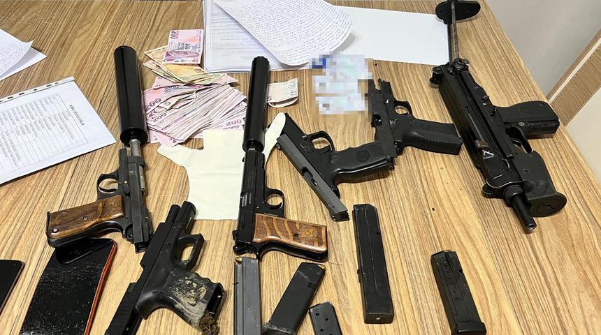 İstanbul'da su&ccedil; &ouml;rg&uuml;t&uuml;ne operasyon! 7 kişi tutuklandı