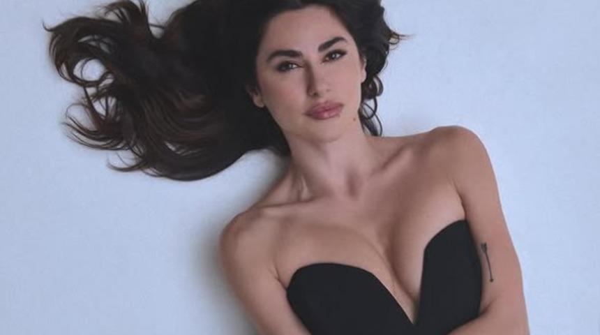 Nesrin Cavadzade bornozlu pozlarını peş peşe paylaştı! Notu dikkat &ccedil;ekti