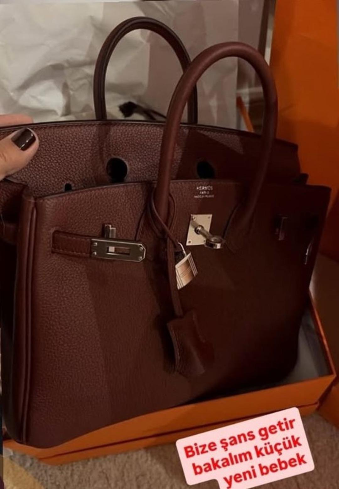 Demet Akalın kesenin ağzını açtı! Çantasının fiyatı dudak uçuklattı 2