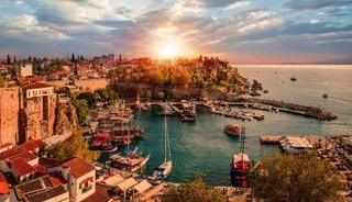 Bakan Ersoy verileri paylaştı! 2025 yılında Antalya'da turist rekoru: 17 milyondan fazla ziyaret 