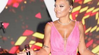 Demet Akalın kesenin ağzını açtı! Çantasının fiyatı dudak uçuklattı