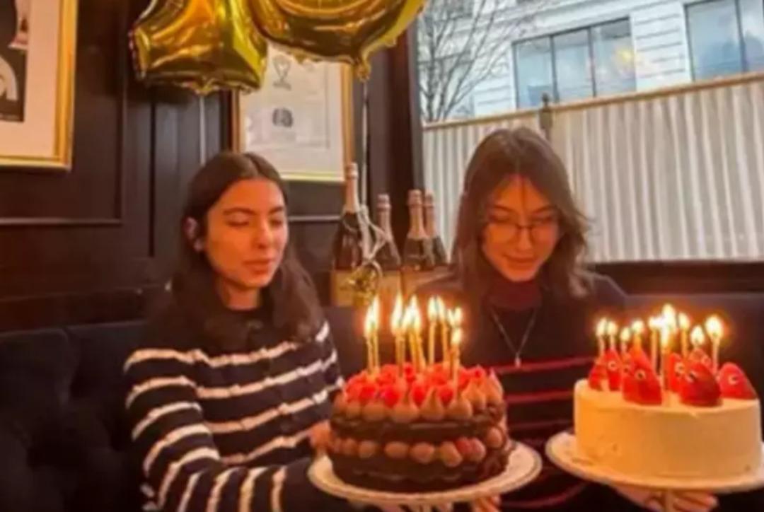 Tuba B&uuml;y&uuml;k&uuml;st&uuml;n ve Onur Saylak&rsquo;ın ikiz kızları b&uuml;y&uuml;d&uuml;! Gen&ccedil; kız oldular 3