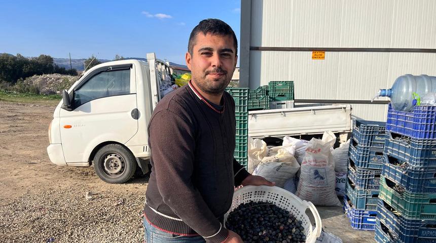 Kara meyve 'sıvı altın'a d&ouml;n&uuml;ş&uuml;yor! Denizli'de zeytin hasadı