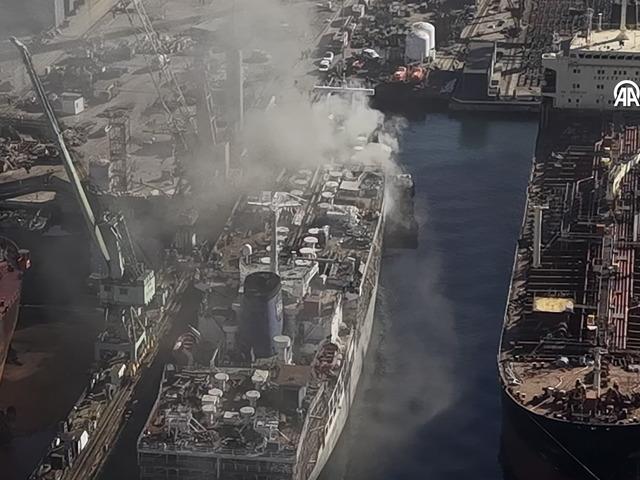 Tuzla tersanesinde gemi yangını! 